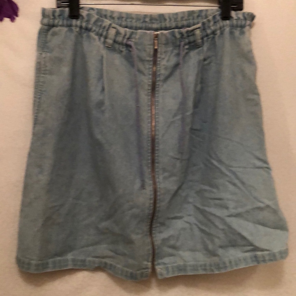 Cute denim skirt